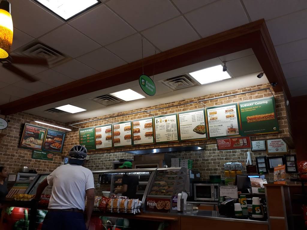 Subway | restaurant | 3348 W Lawrence Ave, Chicago, IL 60625, USA | 7732676969 OR +1 773-267-6969