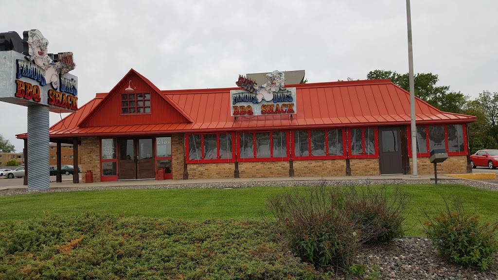 Famous Daves Bar-B-Que | restaurant | 2131 Snelling Ave N, Roseville, MN 55113, USA | 6516334800 OR +1 651-633-4800