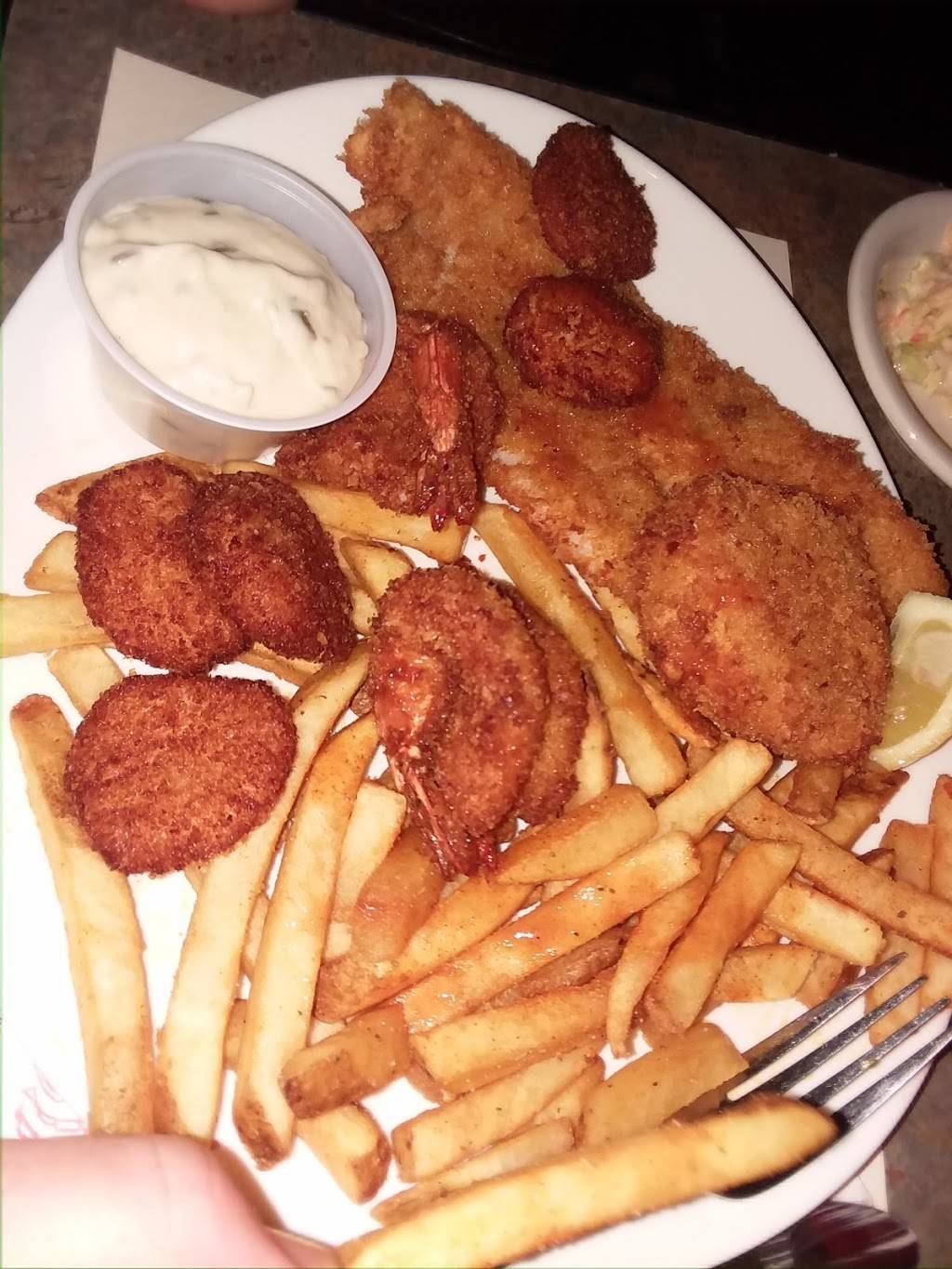 Clam Tavern | restaurant | 339 E Broadway Ave, Clifton Heights, PA 19018, USA | 6106239537 OR +1 610-623-9537