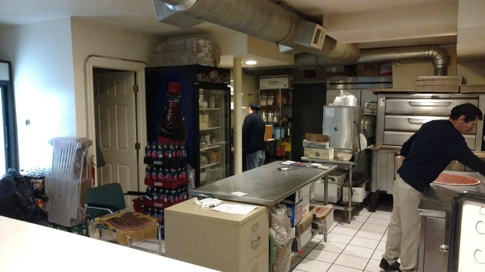 Bellonas Pizza | restaurant | 3447 W Montrose Ave, Chicago, IL 60618, USA | 7735888500 OR +1 773-588-8500