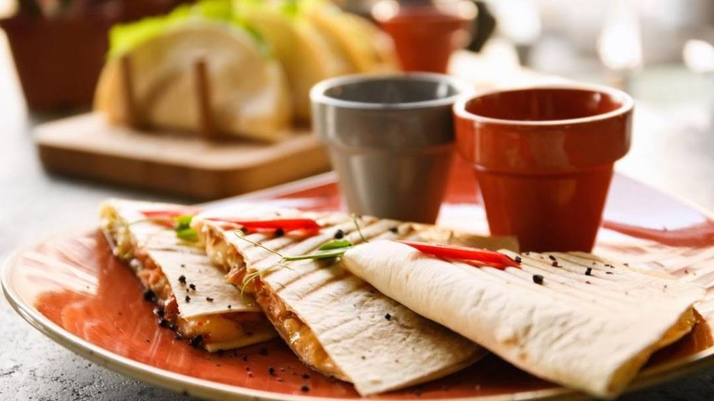 El Comedor | restaurant | 1039 W National Ave, Milwaukee, WI 53204, USA | 4145340651 OR +1 414-534-0651