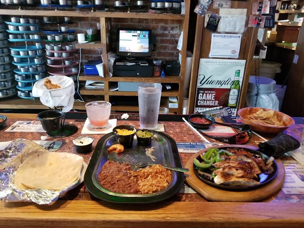 Casa Barron Mexican Restaurant | restaurant | 209 Louisiana Ave, Perrysburg, OH 43551, USA | 4198745361 OR +1 419-874-5361