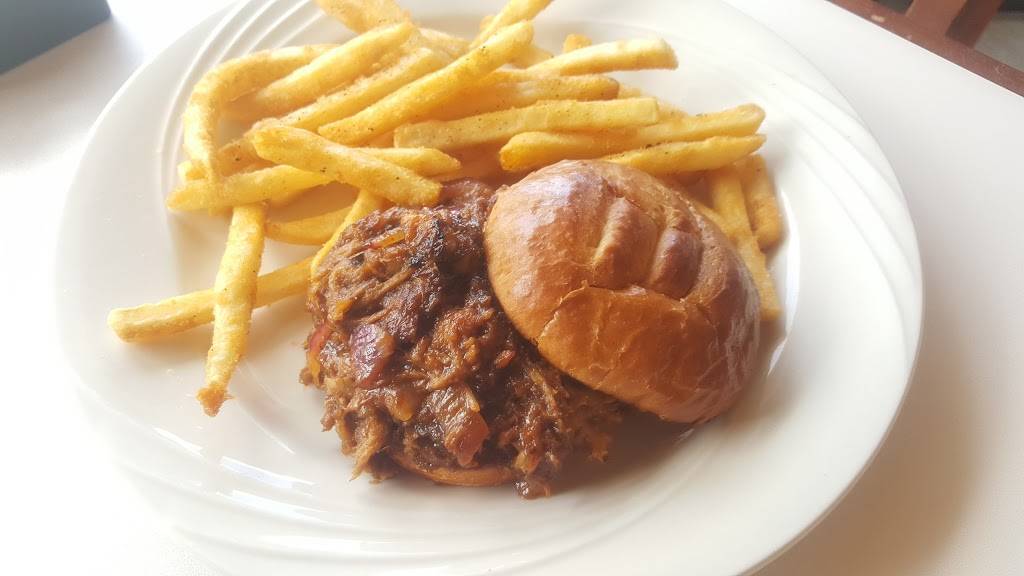 Ronis Café | restaurant | 7139, 2833 Bee Ridge Rd, Sarasota, FL 34239, USA | 9419264461 OR +1 941-926-4461