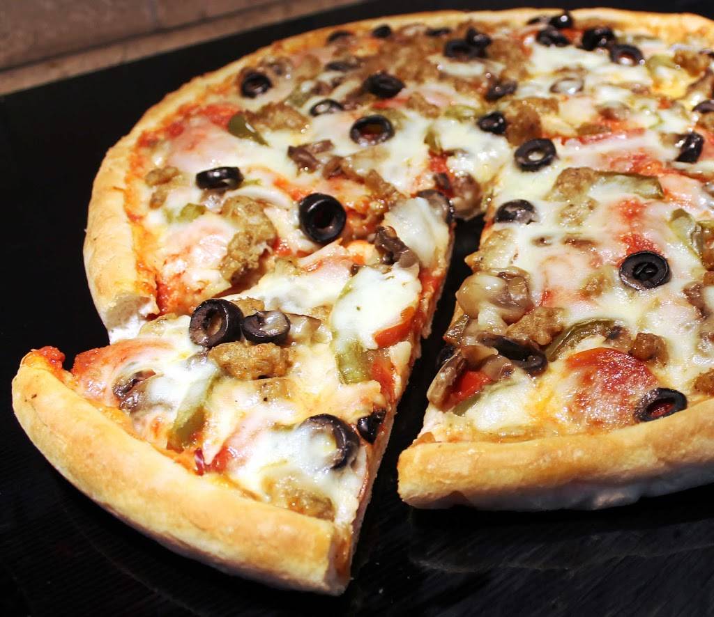 Ianazones Homemade Pizza | restaurant | 7271 West Blvd, Boardman, OH 44512, USA | 3307299600 OR +1 330-729-9600