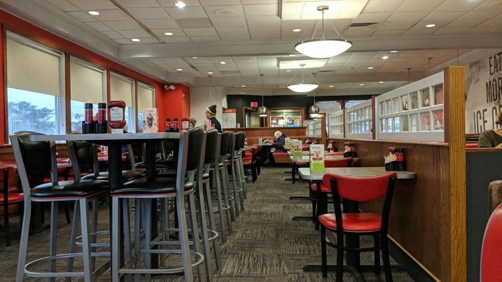 Friendlys | restaurant | 1090 Iyannough Rd, Hyannis, MA 02601, USA | 5087718145 OR +1 508-771-8145