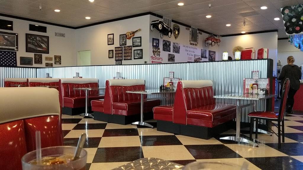 Traceys Diner | restaurant | 724 J St, Marysville, CA 95901, USA | 5309232567 OR +1 530-923-2567
