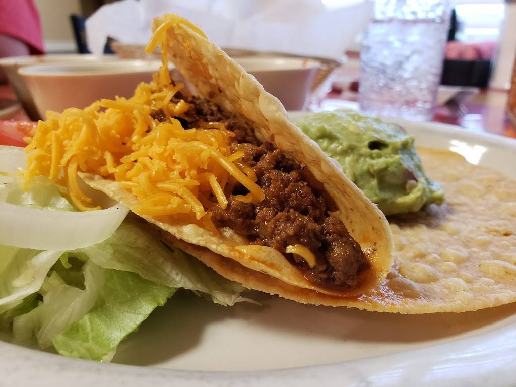 Mi Familia Mexican Restaurant | restaurant | 1917 TX-16, Graham, TX 76450, USA | 9405210553 OR +1 940-521-0553