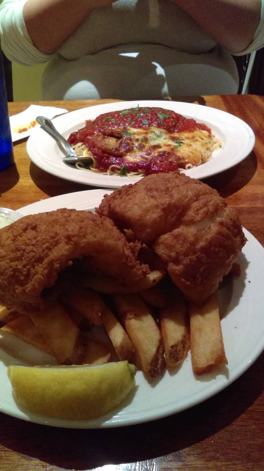 LePages Seafood & Grille | restaurant | 439 Martine St, Fall River, MA 02723, USA | 5086772180 OR +1 508-677-2180