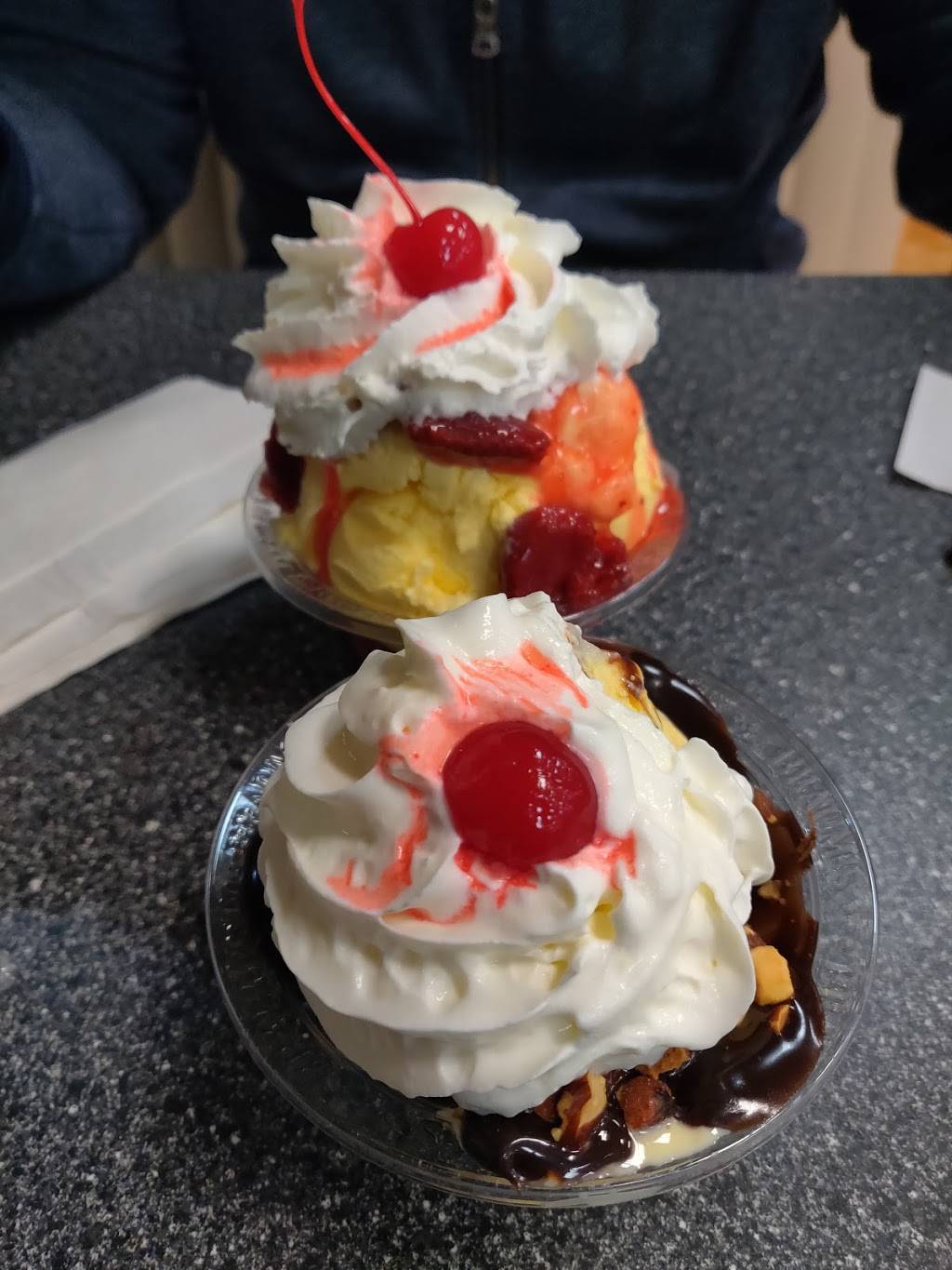 Braums Ice Cream & Burger Restaurant | restaurant | 2922 W University Dr, Denton, TX 76201, USA | 9405661634 OR +1 940-566-1634