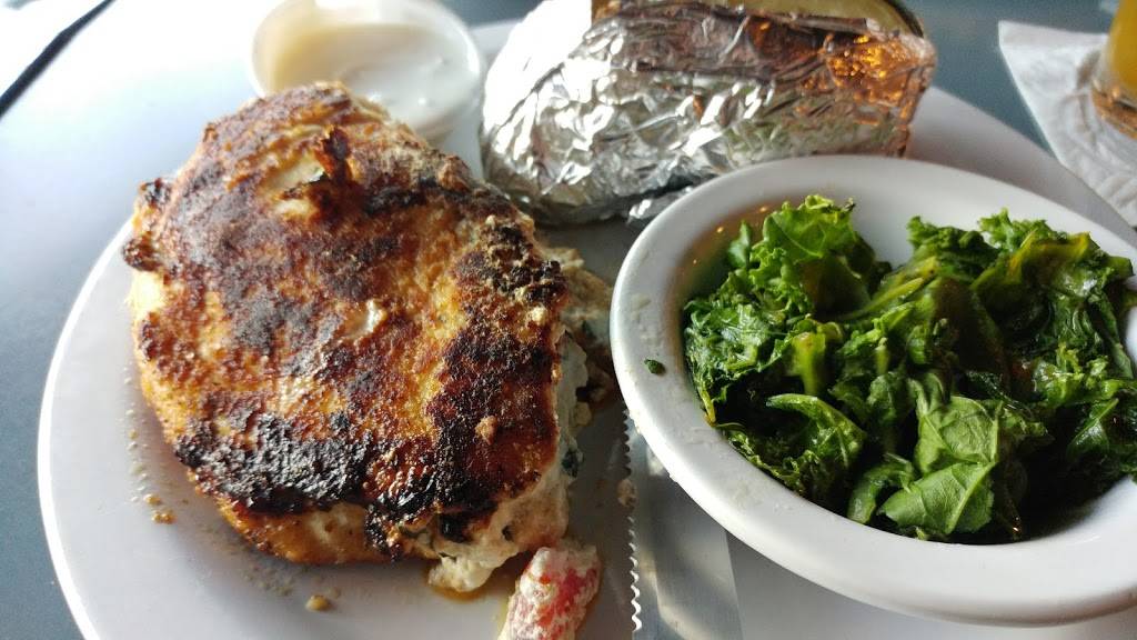 D-Town Bar & Grill | restaurant | 1056 Main St, Dunedin, FL 34698, USA | 7277546851 OR +1 727-754-6851