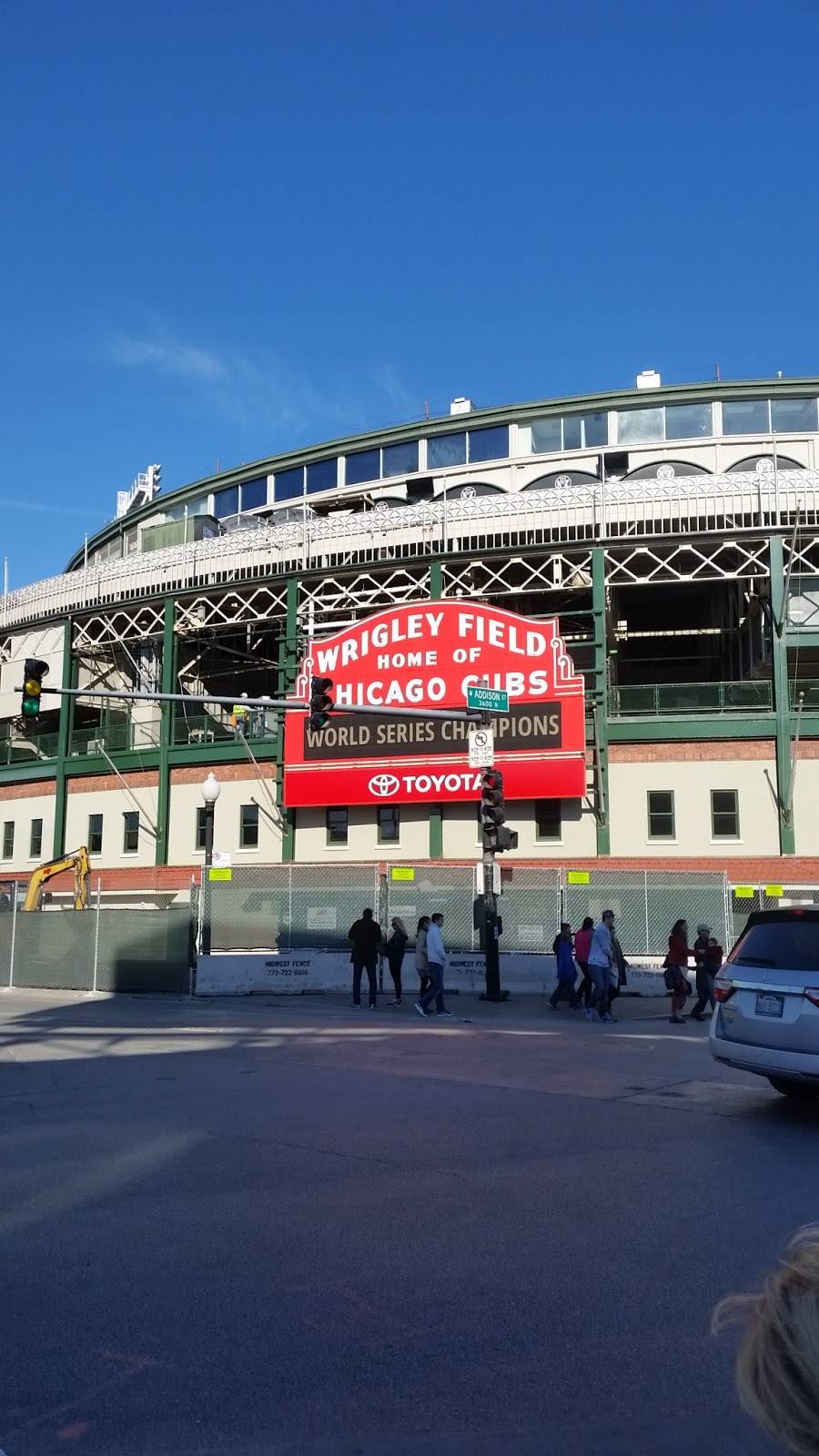 The Irish Oak | restaurant | 3511 N Clark St, Chicago, IL 60657, USA | 7739356669 OR +1 773-935-6669