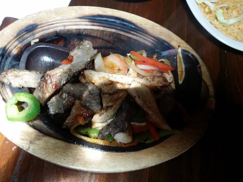 Tomatillos Cafe Y Cantina | restaurant | 3210 Broadway St, San Antonio, TX 78209, USA | 2108243005 OR +1 210-824-3005