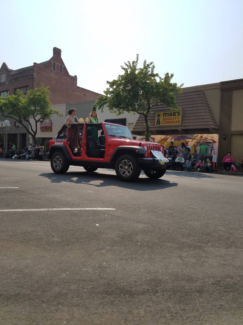 Starbucks | cafe | 110 W Main St, Visalia, CA 93291, USA | 5596254750 OR +1 559-625-4750