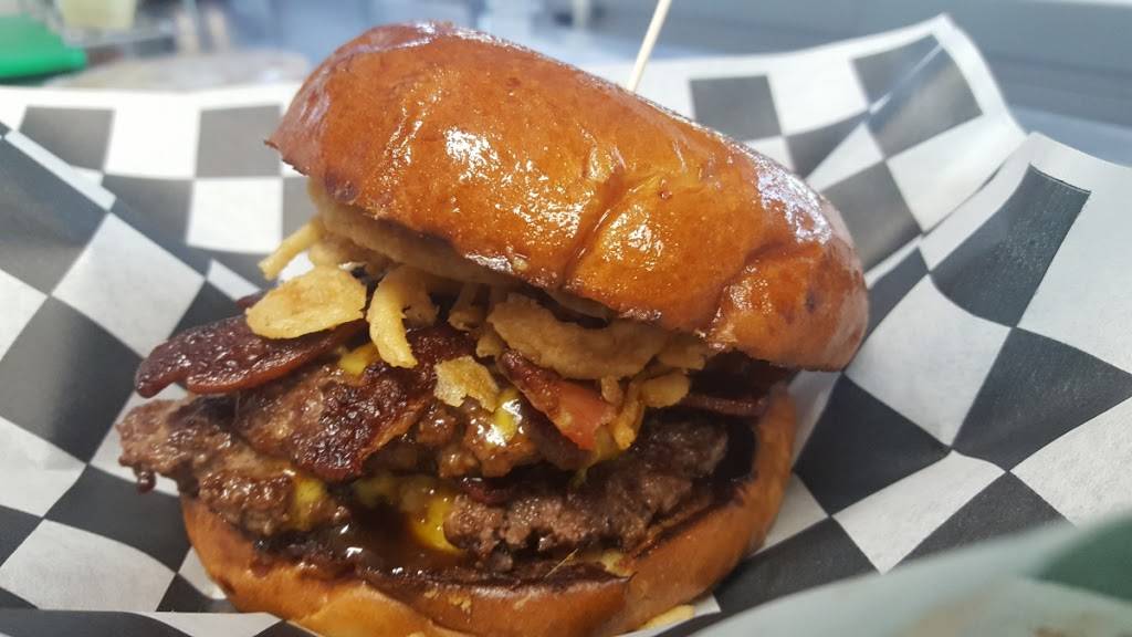 Louies Little Hut | restaurant | 8419 Germantown Ave, Philadelphia, PA 19118, USA | 2677665044 OR +1 267-766-5044