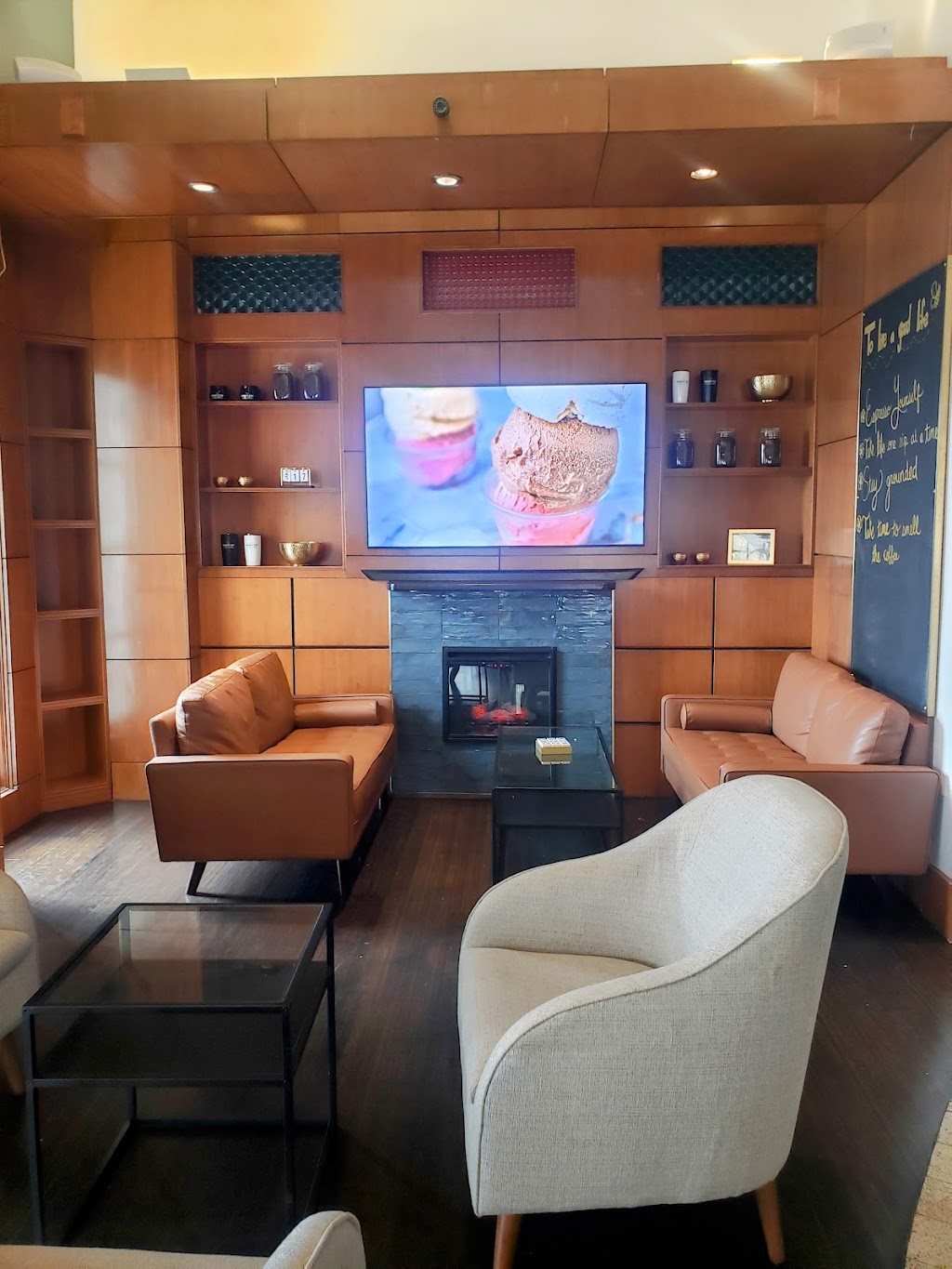 Honey Cup Coffeehouse & Creamery | cafe | 360 Via Las Brisas, Newbury Park, CA 91320, USA | 8057163156 OR +1 805-716-3156