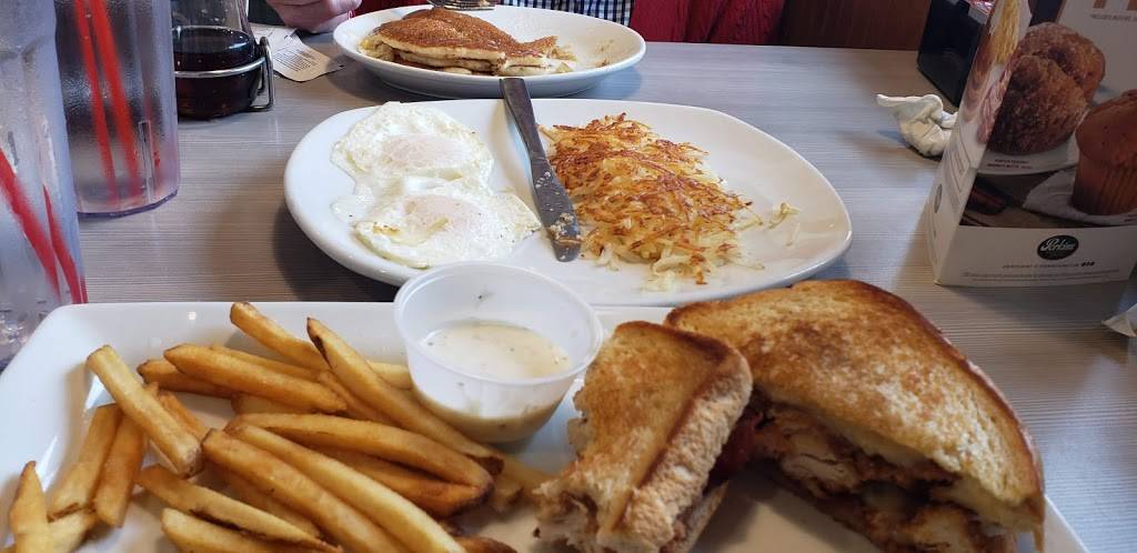 Perkins Restaurant & Bakery | restaurant | 1365 S Robert St, West St Paul, MN 55118, USA | 6514571331 OR +1 651-457-1331