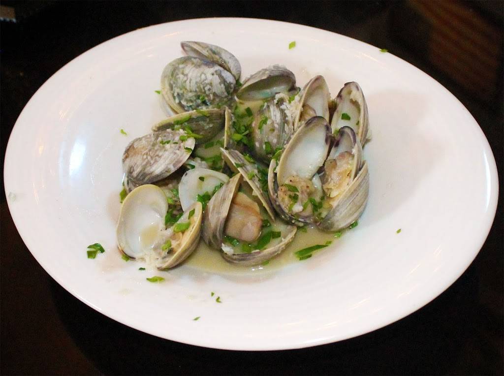 Ice House Bar & Grill | restaurant | 136 Huttleston Ave, Fairhaven, MA 02719, USA | 5089922337 OR +1 508-992-2337