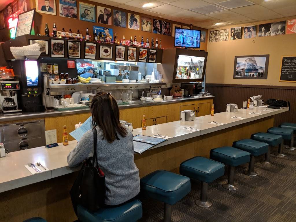 Georgias original Bun & Burger | restaurant | 180 E Rowland St, Covina, CA 91723, USA | 6269152016 OR +1 626-915-2016