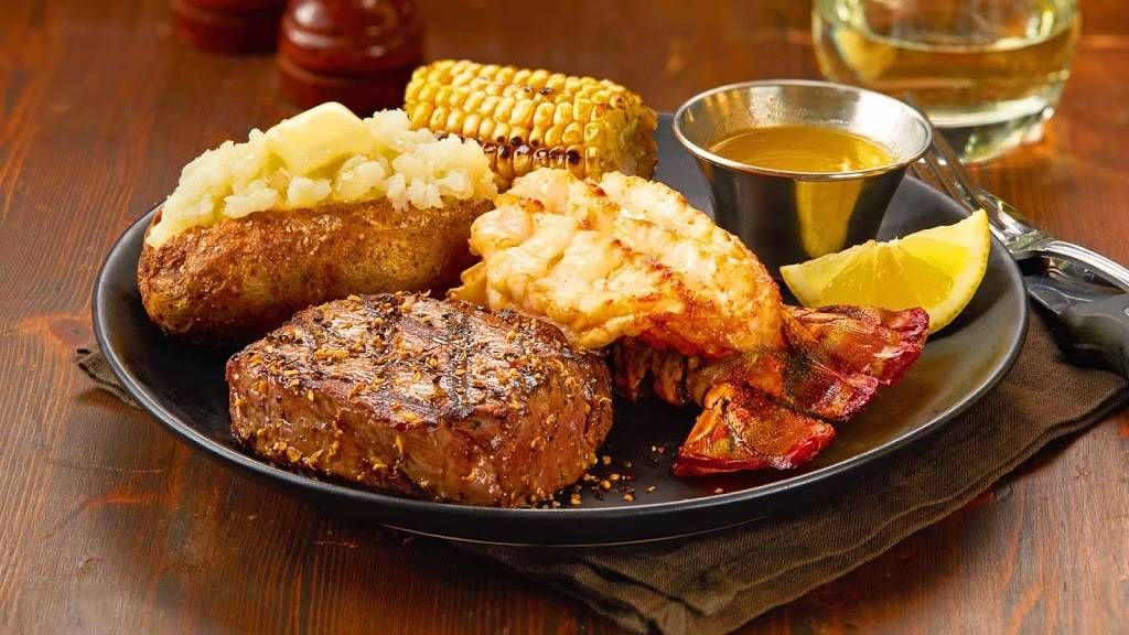 Chucks Roadhouse Bar & Grill | restaurant | 1492 Dundas St E, Mississauga, ON L4X 1L4, Canada | 9052766060 OR +1 905-276-6060