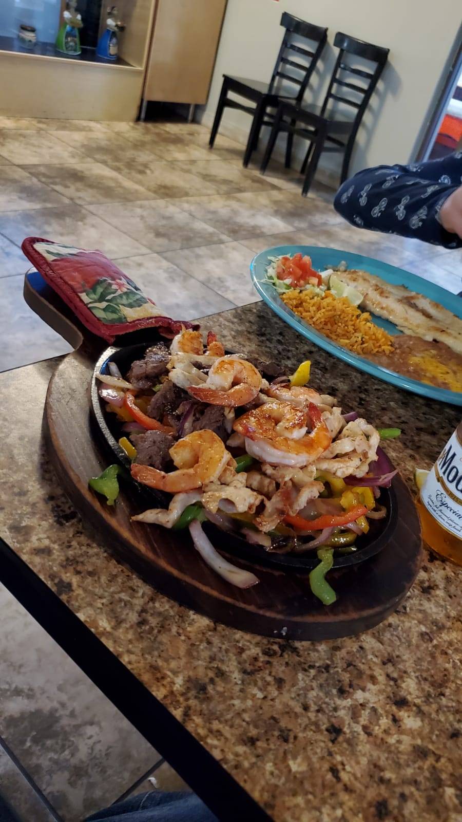 El Jaripeo Sport Bar | restaurant | 1050 S Havana St, Aurora, CO 80012, USA | 7208588888 OR +1 720-858-8888