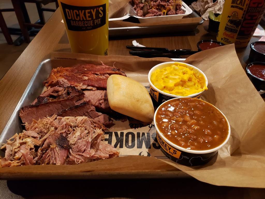 Dickeys Barbecue Pit | restaurant | 29273 Central Ave, Lake Elsinore, CA 92532, USA | 9512497977 OR +1 951-249-7977