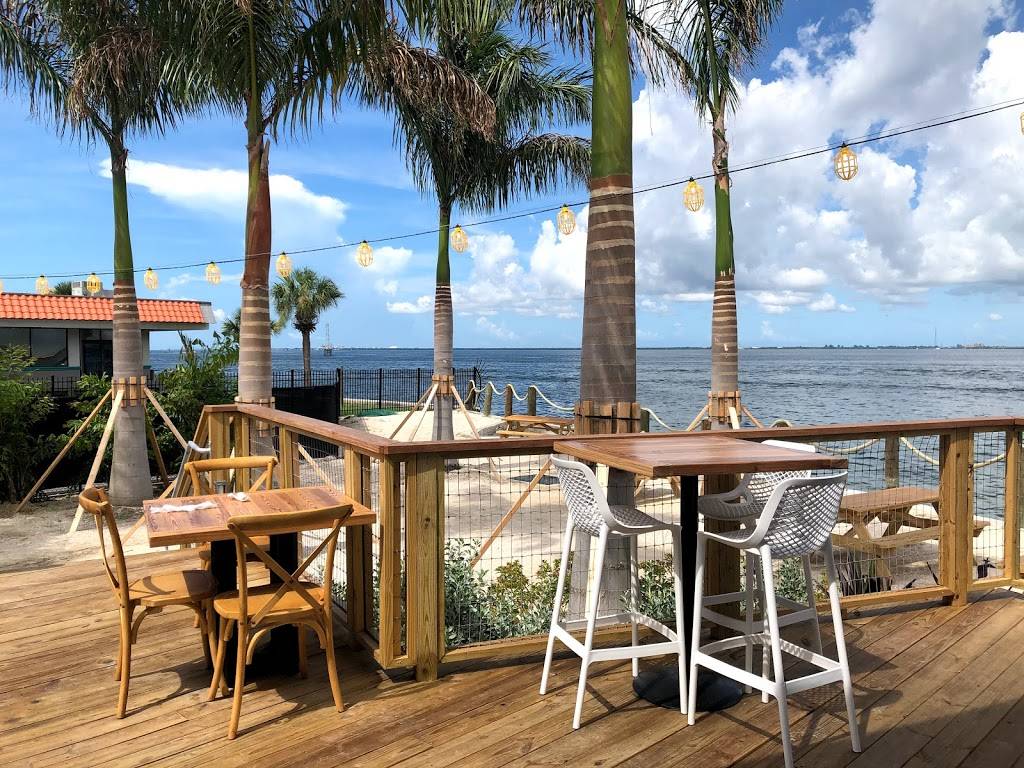 Salt Shack On The Bay | restaurant | 5415 W Tyson Ave, Tampa, FL 33611, USA | 8134444569 OR +1 813-444-4569