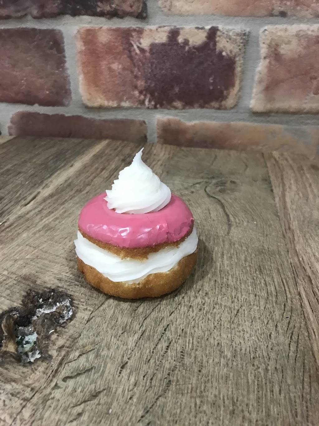 Cajun Market Donut Company | bakery | 1812 W Pinhook Rd, Lafayette, LA 70508, USA | 3375044242 OR +1 337-504-4242