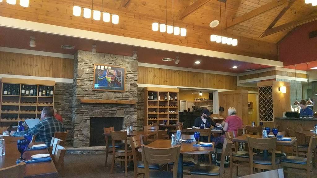 Ledge Rock Grille | restaurant | 596 Larsmont Way, Two Harbors, MN 55616, USA | 8666875634 OR +1 866-687-5634