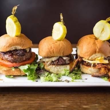 Flagship Tavern & Grill | restaurant | 1622 W Belmont Ave, Chicago, IL 60657, USA | 7732813805 OR +1 773-281-3805