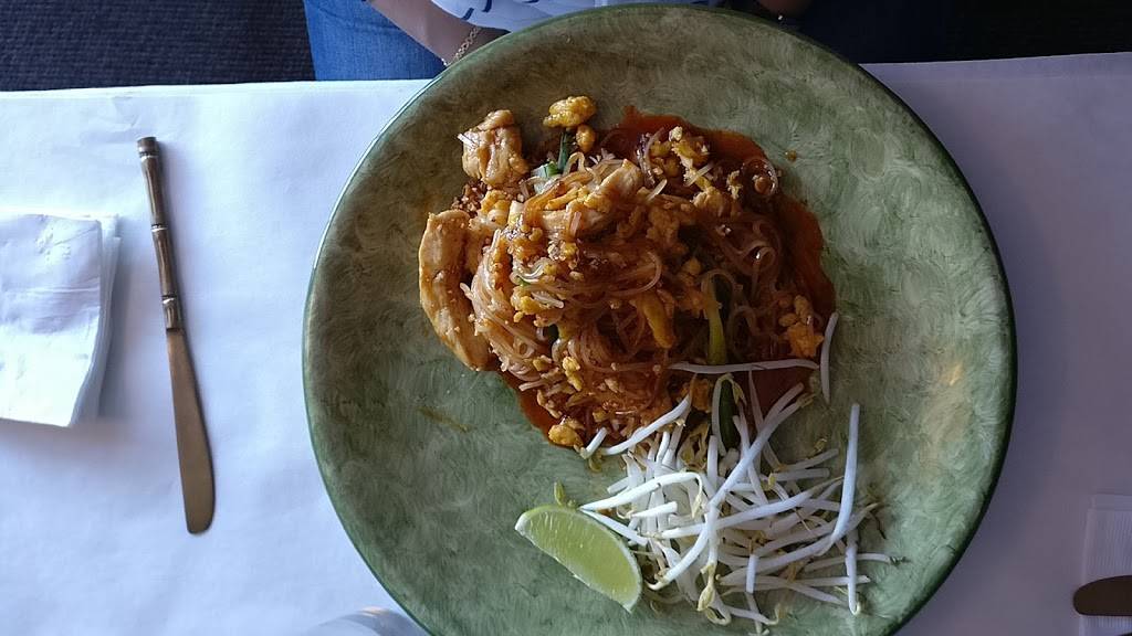 Sabinos Latin & Asian Bistro | restaurant | 208 W Wisconsin Ave, Neenah, WI 54956, USA | 9209699549 OR +1 920-969-9549