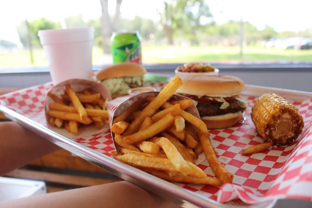 Papa Bills B.B.Q. | meal takeaway | 10114 NC-711, Pembroke, NC 28372, USA | 9105213666 OR +1 910-521-3666