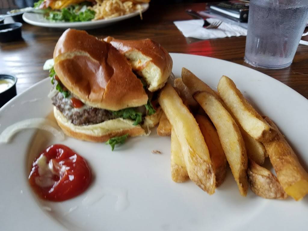 Hickory Tavern | restaurant | 2005 E Arbors Dr, Charlotte, NC 28262, USA | 7042959001 OR +1 704-295-9001