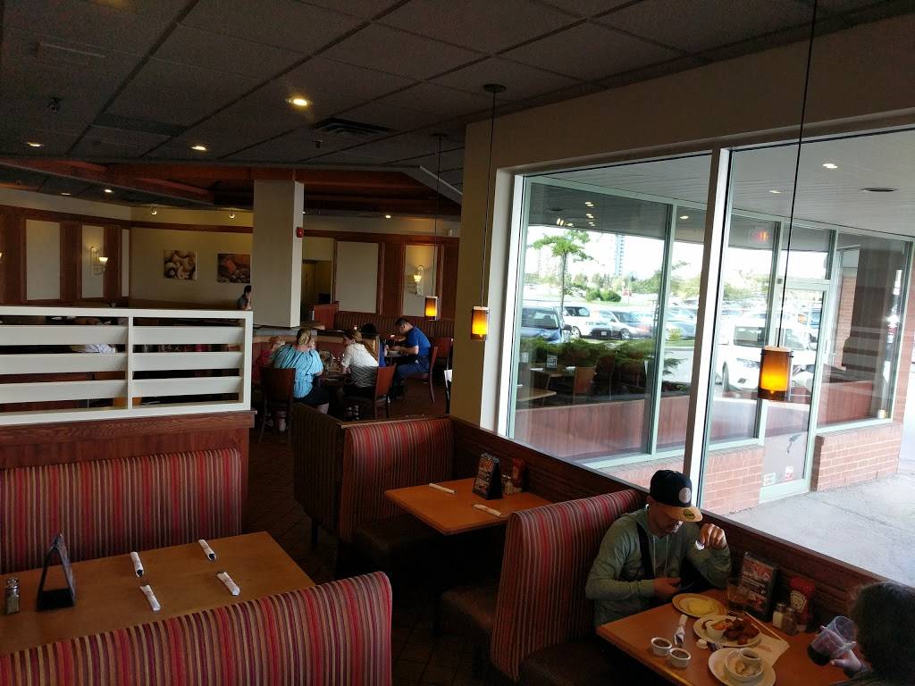 Swiss Chalet | restaurant | 7700 Bathurst St, Thornhill, ON L4J 7Y3, Canada | 9057717666 OR +1 905-771-7666