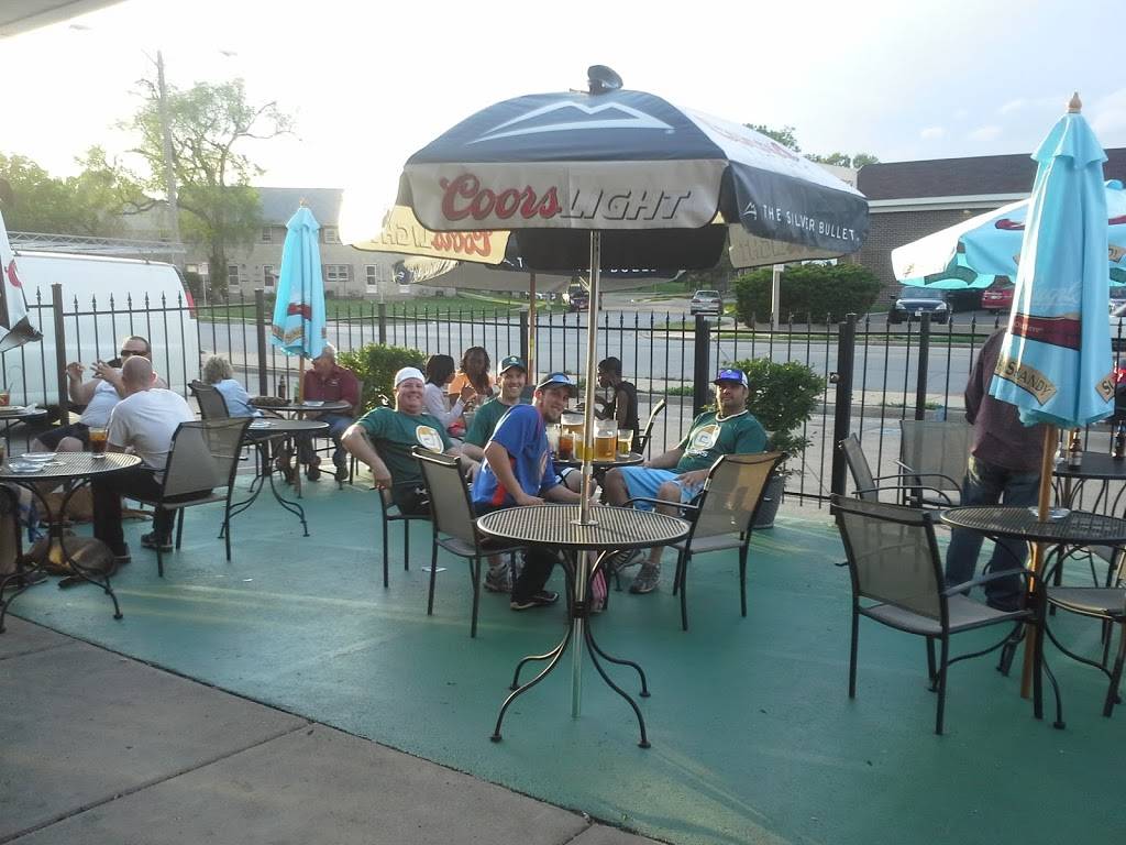 Aliotas Pub & Grill | restaurant | 261 E Hampton Rd, Milwaukee, WI 53217, USA | 4148101656 OR +1 414-810-1656