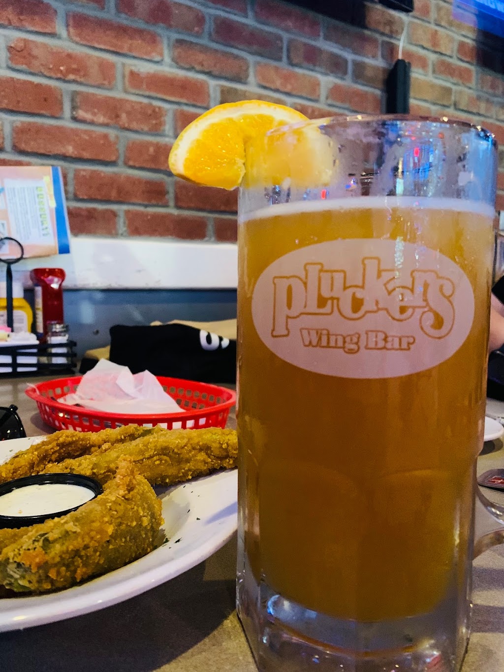 Pluckers Wing Bar | restaurant | 5100 Belt Line Rd Ste 520, Dallas, TX 75254, USA | 9724909464 OR +1 972-490-9464