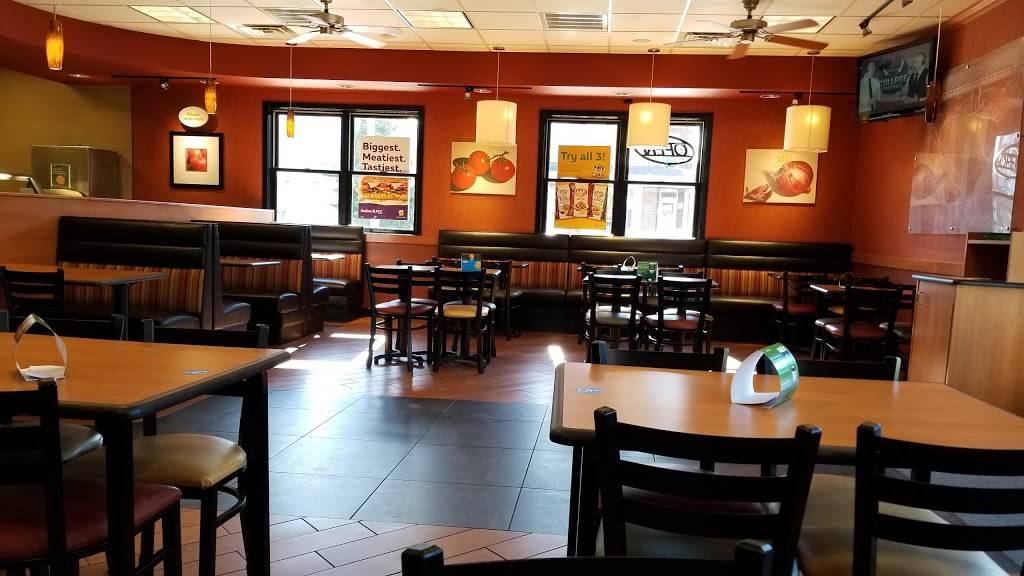 Subway | restaurant | 135 N Market St, Elizabethtown, PA 17022, USA | 7173678585 OR +1 717-367-8585
