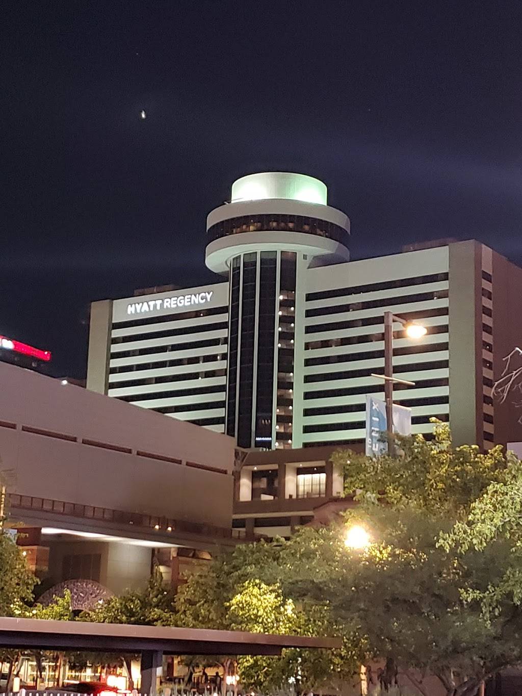 Compass Arizona Grill | restaurant | 122 North 2nd Street Atop, Hyatt Regency Phoenix, Phoenix, AZ 85004, USA | 6024403166 OR +1 602-440-3166