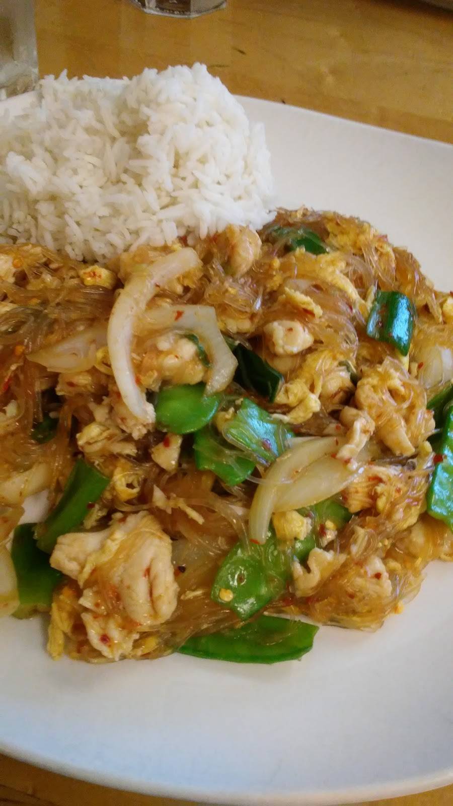 Von Thai | restaurant | 18140 E 10 Mile Rd, Eastpointe, MI 48021, USA | 5869440990 OR +1 586-944-0990