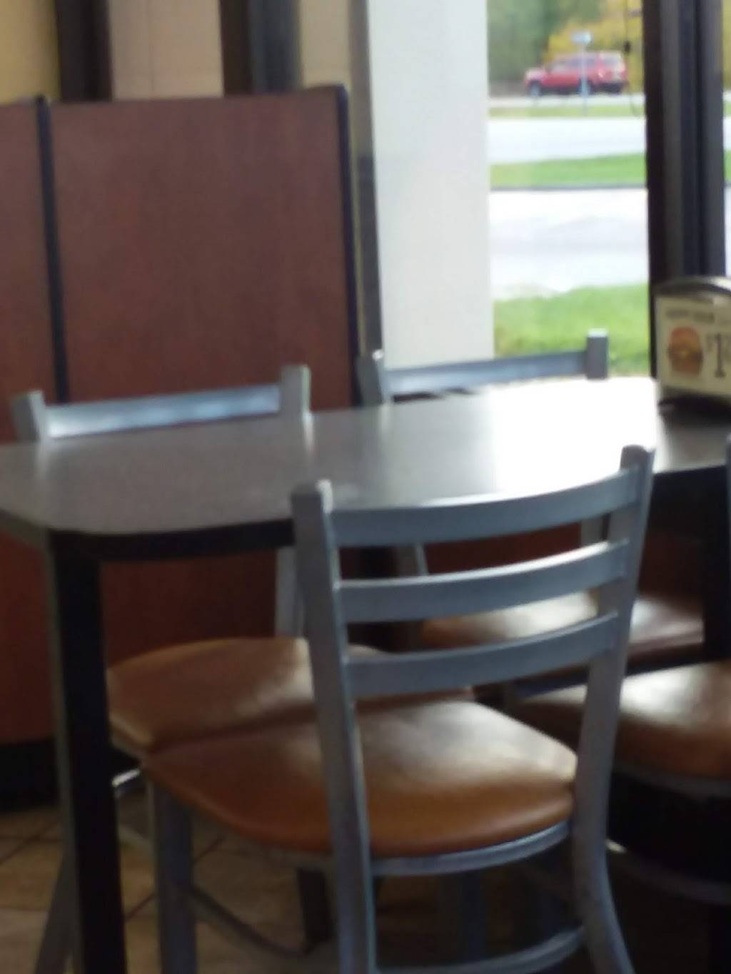 Hardees | restaurant | 1001 US-31, New Whiteland, IN 46184, USA | 3175355399 OR +1 317-535-5399