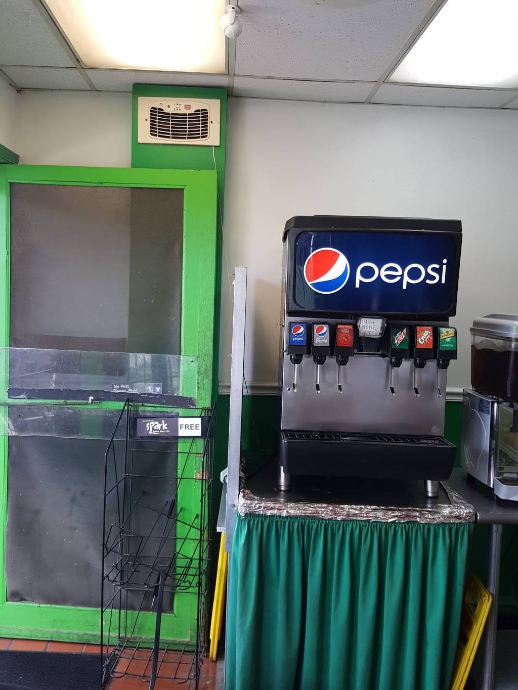 Walts Flavor Crisp Chicken Express | restaurant | 103 N Lincoln St, Wilmington, DE 19805, USA | 3024292587 OR +1 302-429-2587