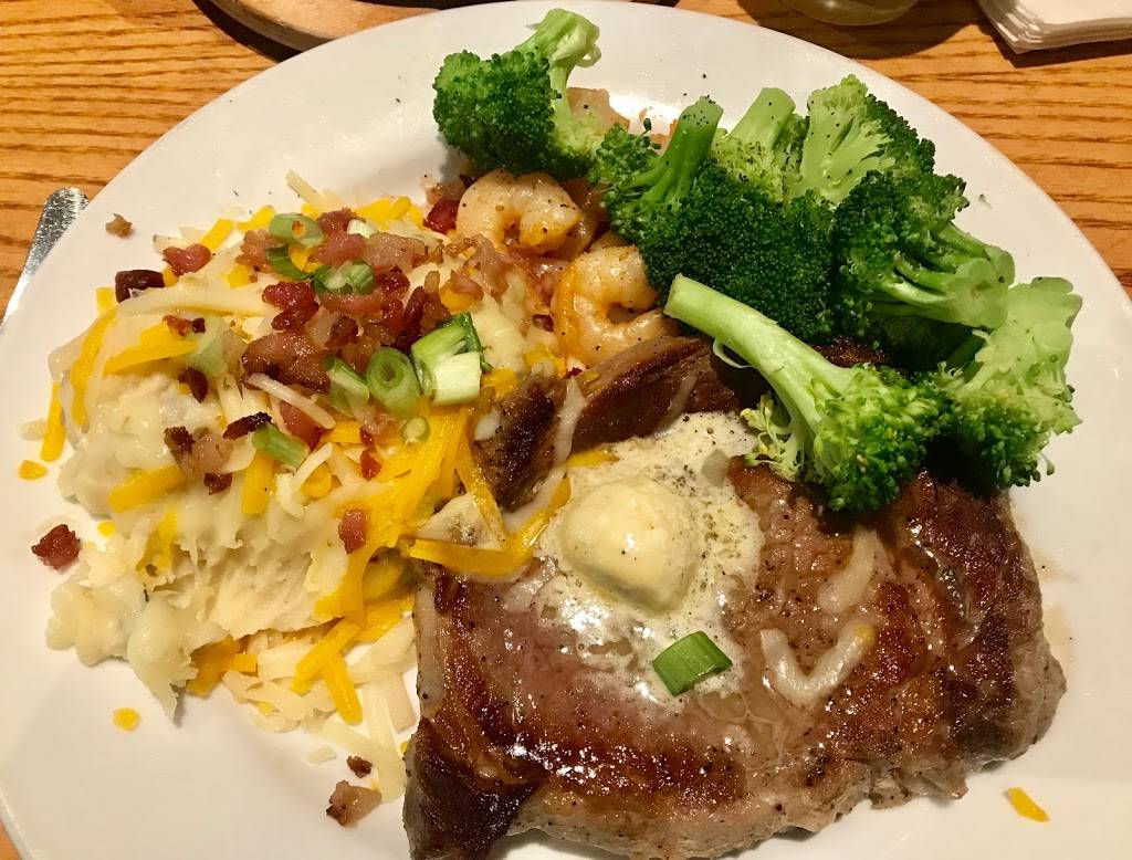 Chilis Grill & Bar | restaurant | 668 East Pl, Salt Lake City, UT 84102, USA | 8015756933 OR +1 801-575-6933