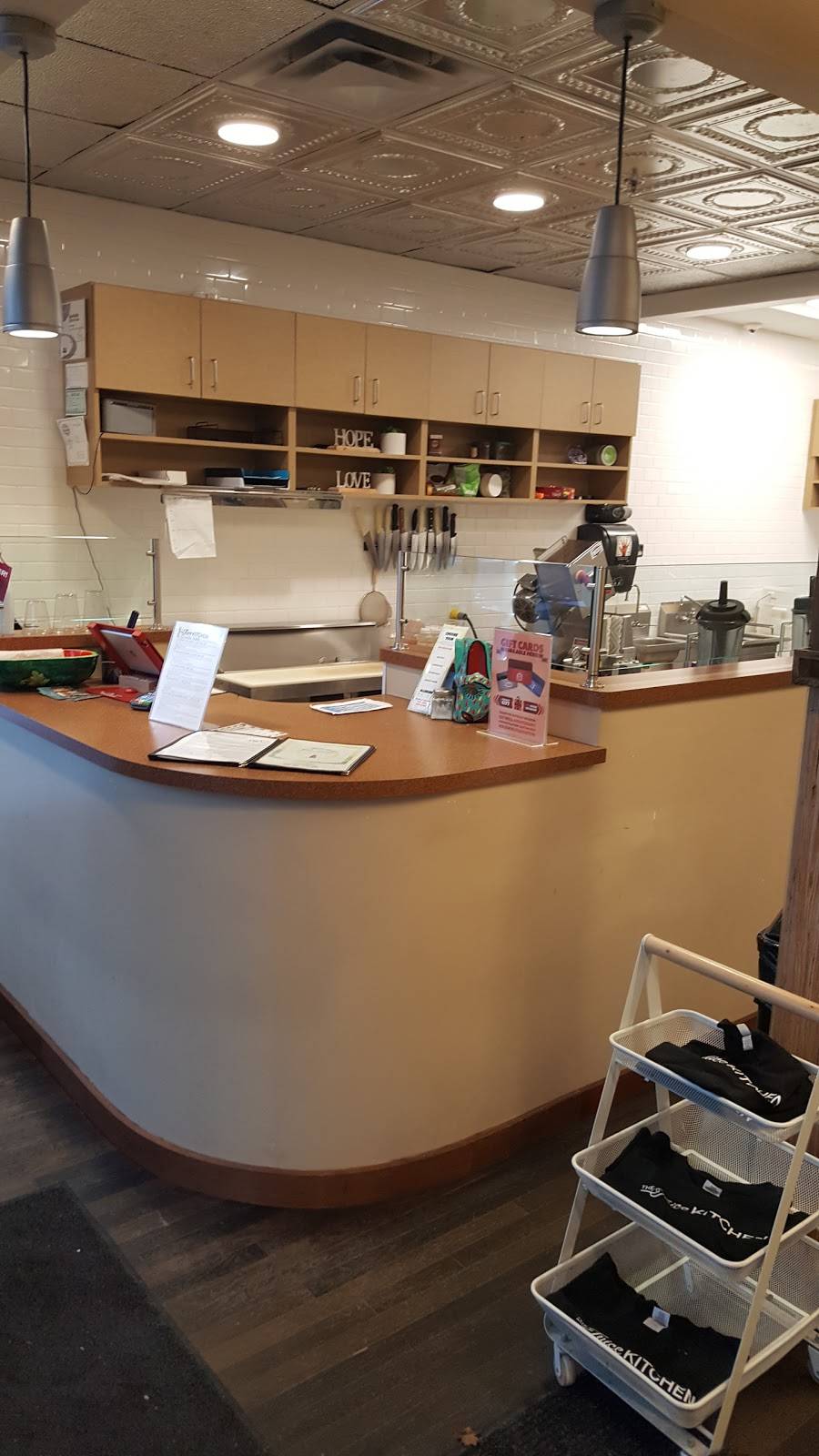 The Juice Kitchen | restaurant | 1617 W North Ave, Milwaukee, WI 53205, USA | 4148978635 OR +1 414-897-8635