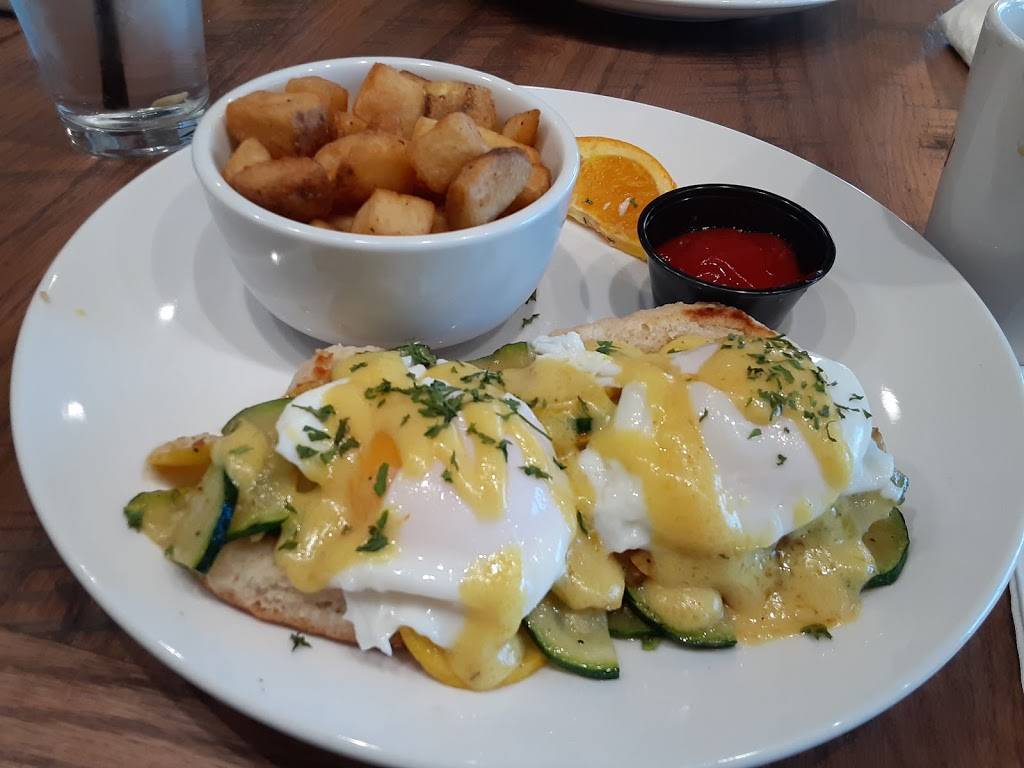 Brick & Spoon | restaurant | 140 Eisenhower Dr, Biloxi, MS 39531, USA | 2283885162 OR +1 228-388-5162