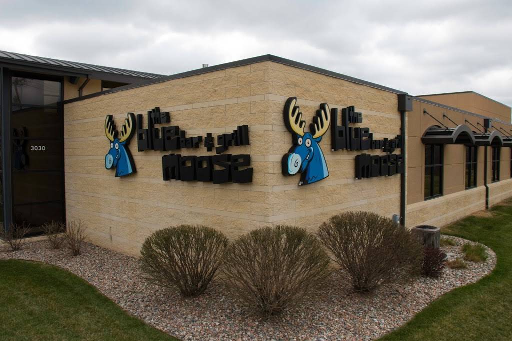 Blue Moose | restaurant | 3030 SW Wanamaker Dr, Topeka, KS 66614, USA | 7852726800 OR +1 785-272-6800