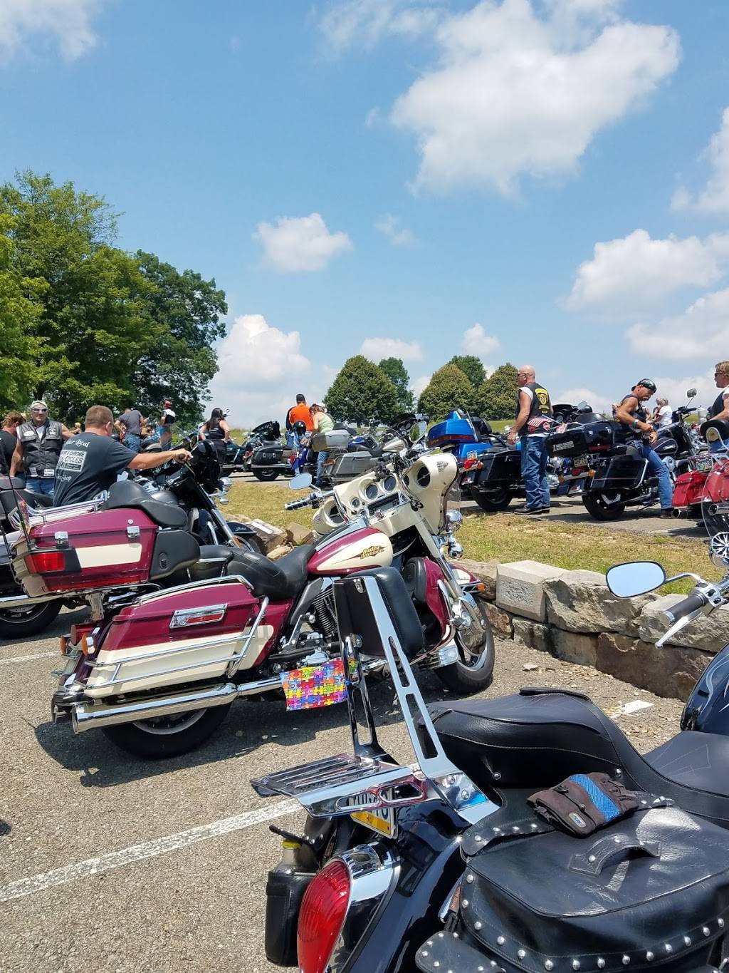 The Clubhouse on The Hill | restaurant | 499 Freeport Rd, Freeport, PA 16229, USA | 7242952582 OR +1 724-295-2582