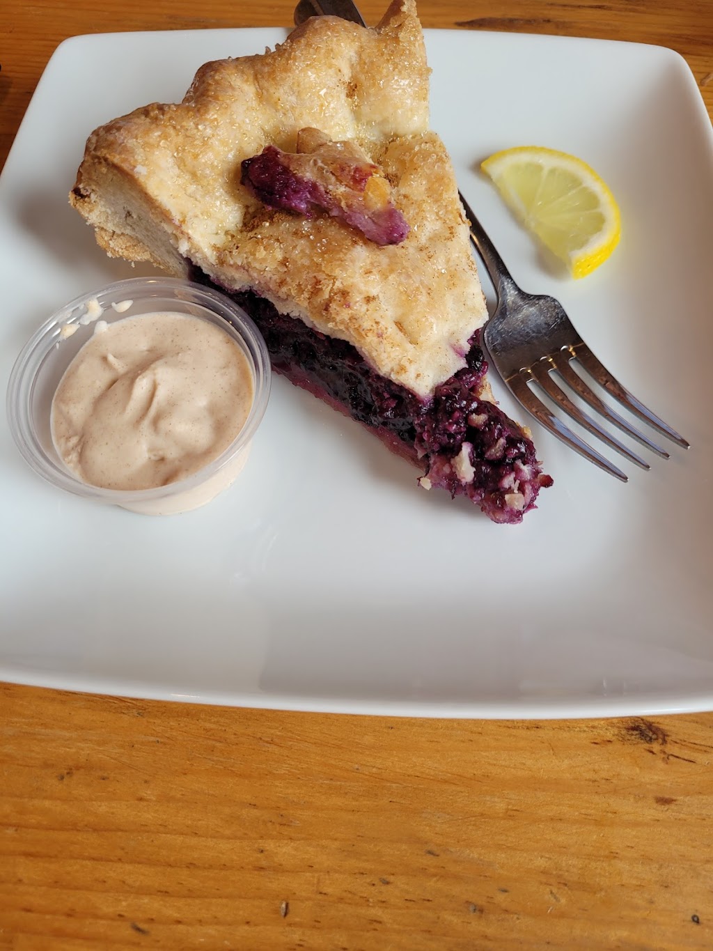 Mixed Greens | restaurant | 15 Main St, Camden, ME 04843, USA | 2072308150 OR +1 207-230-8150