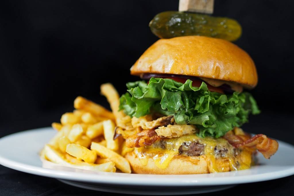 Metropolitan Bar & Grill | restaurant | 10111 Inverness Main St, Englewood, CO 80112, USA | 7202428026 OR +1 720-242-8026