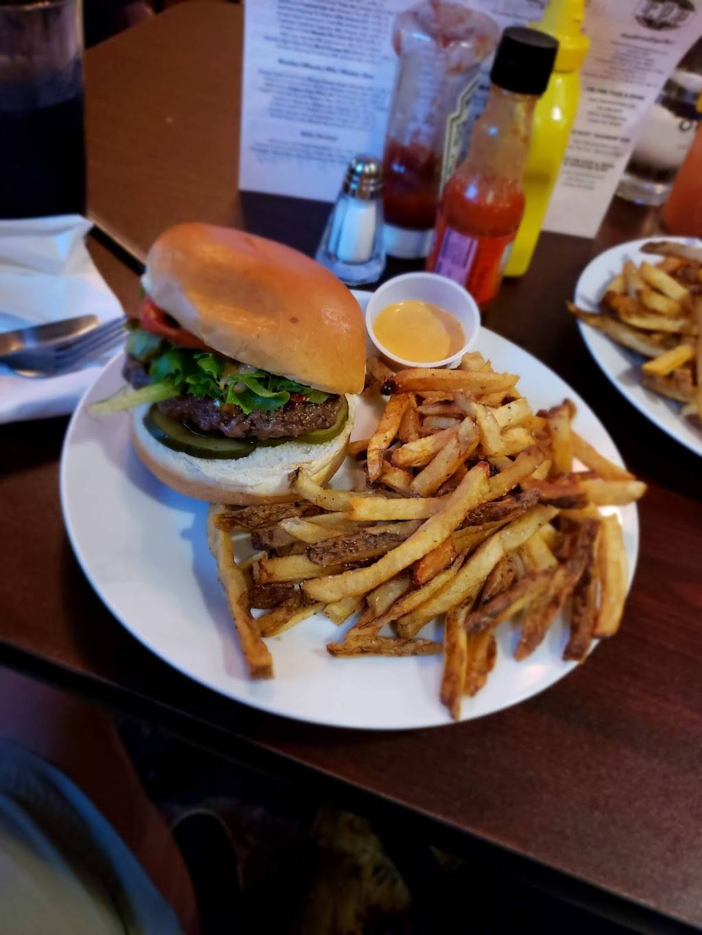 Pub on Main | restaurant | 22 N Main St, Watkinsville, GA 30677, USA | 7063104450 OR +1 706-310-4450