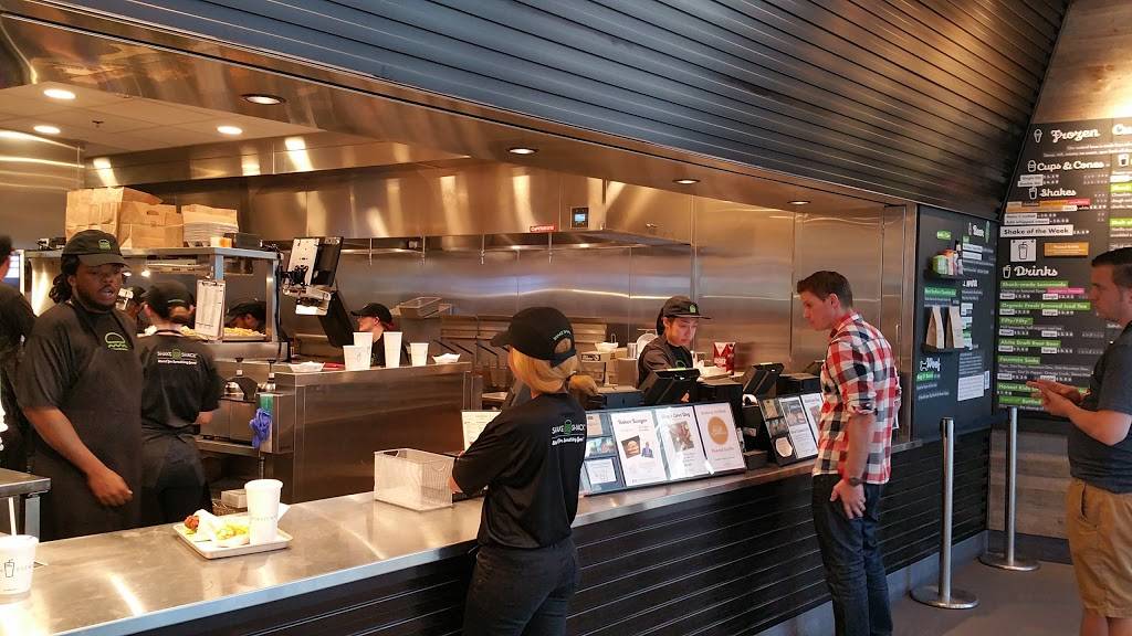 Shake Shack | restaurant | 60 E Broadway #332, Bloomington, MN 55425, USA | 9524666056 OR +1 952-466-6056