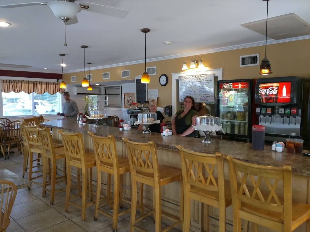 Charlies Place | restaurant | 83 Bass Ave, Gloucester, MA 01930, USA | 9782815002 OR +1 978-281-5002